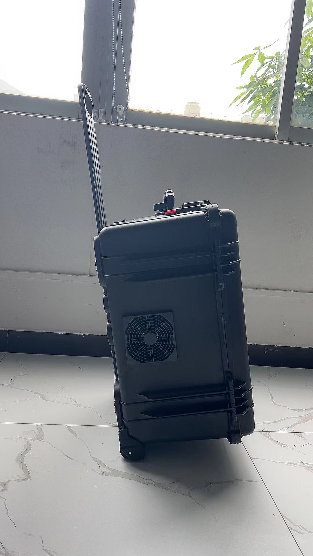 桃城手拉箱型移动通信干扰器